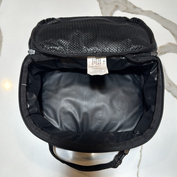 Dakine School Black Kids Tropic Dusk Lunch box / bag  5L with Floral Design - Picture 7 of 9